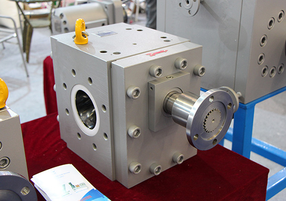 擠出機(jī)無脈動熔體泵